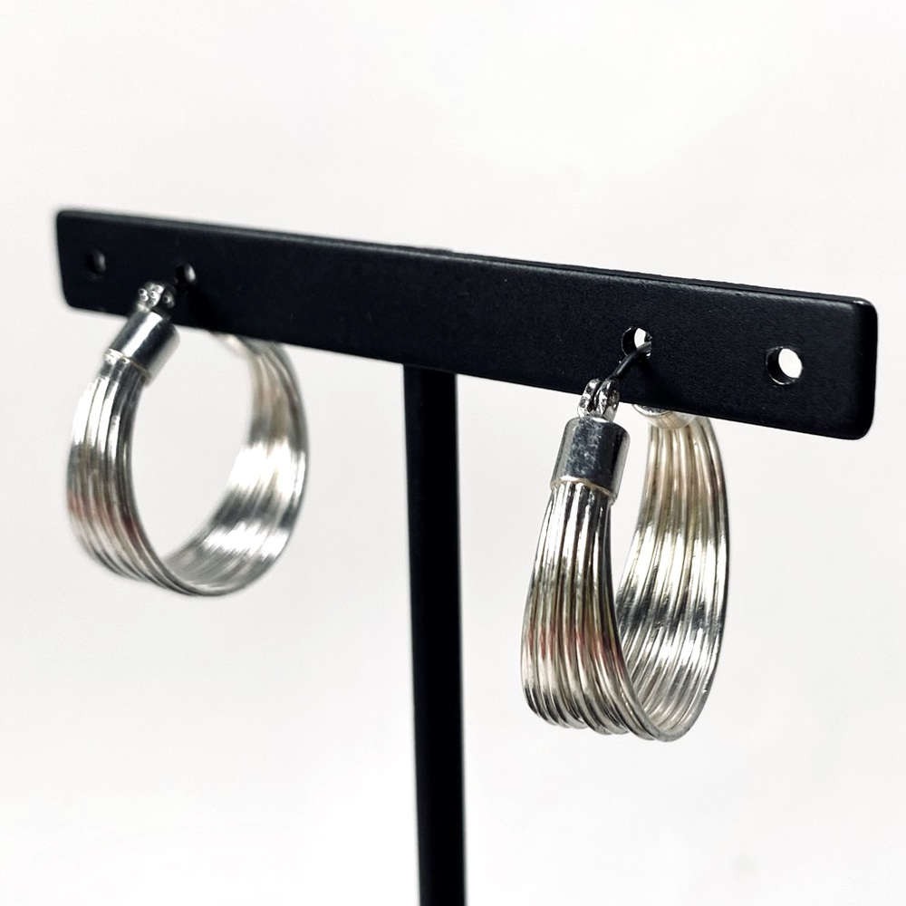 🎉LAST CALL🎉 Circle Silver Hoop Hinged Earrings
